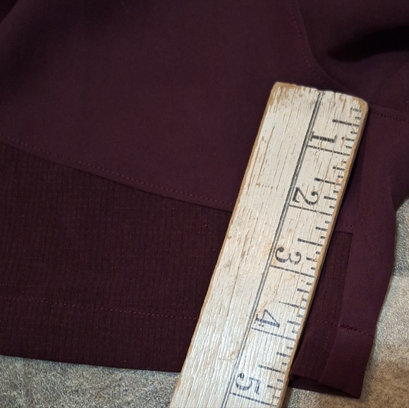 Lululemon 4.5 Relaxed High Rise Cargo Shorts Size 2 - Picture 6 of 7